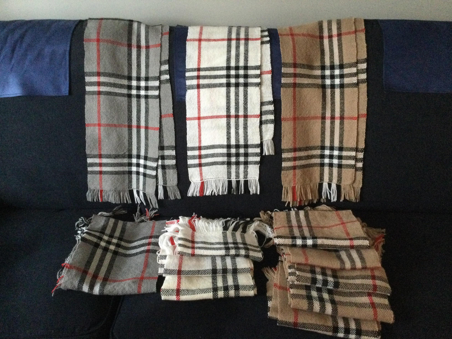 Lot de 50 Echarpes Burberry